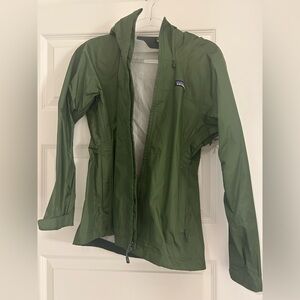 Patagonia green rain jacket S
